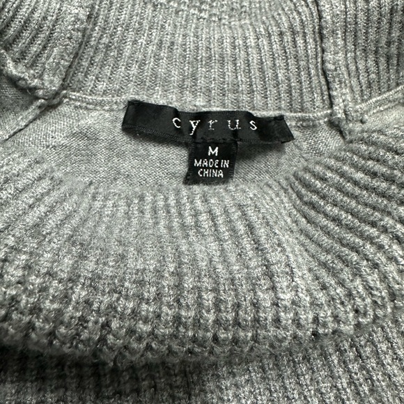 Cyrus Cowl-neck gray sweater size M - Picture 2 of 5